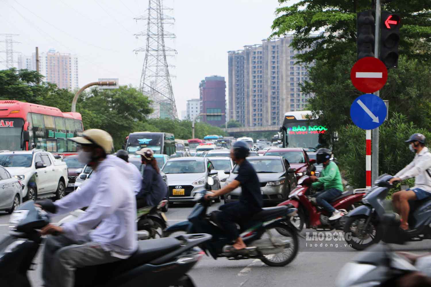 Diem ket thuc cao toc Phap Van - Cau Gie khong xay ra un tac keo dai, luong phuong tien do ve trung tam thanh pho khong dong nhu moi nam. Anh: Nguyen Tung.