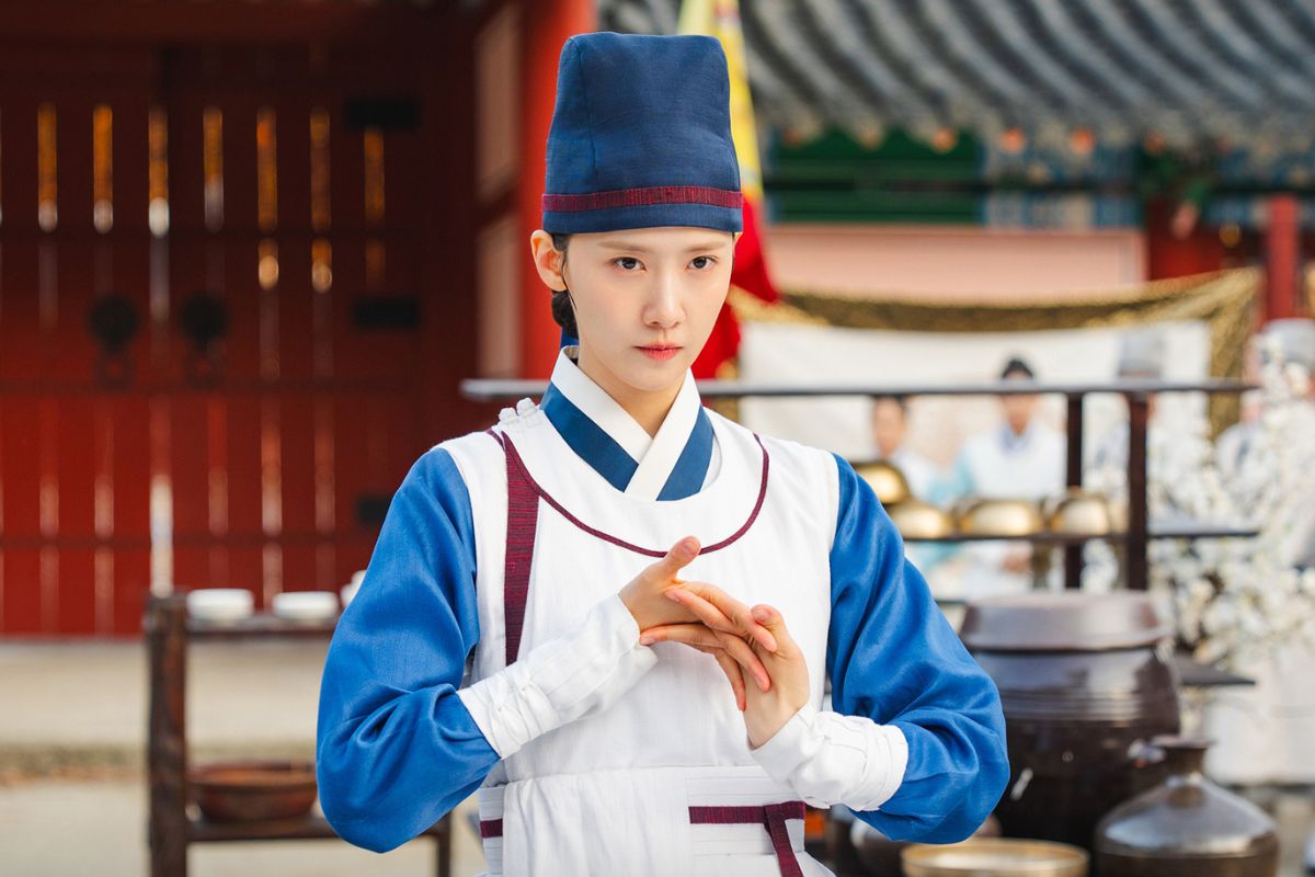 YoonA starred in the movie "The reward of a tycoon". Photo: Netflix