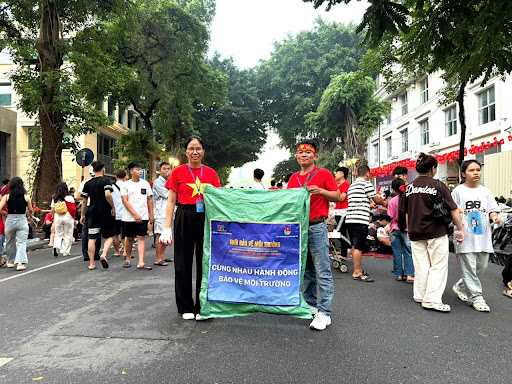National Day is brilliant in volunteer green, VNV joins hands to keep Hanoi always green