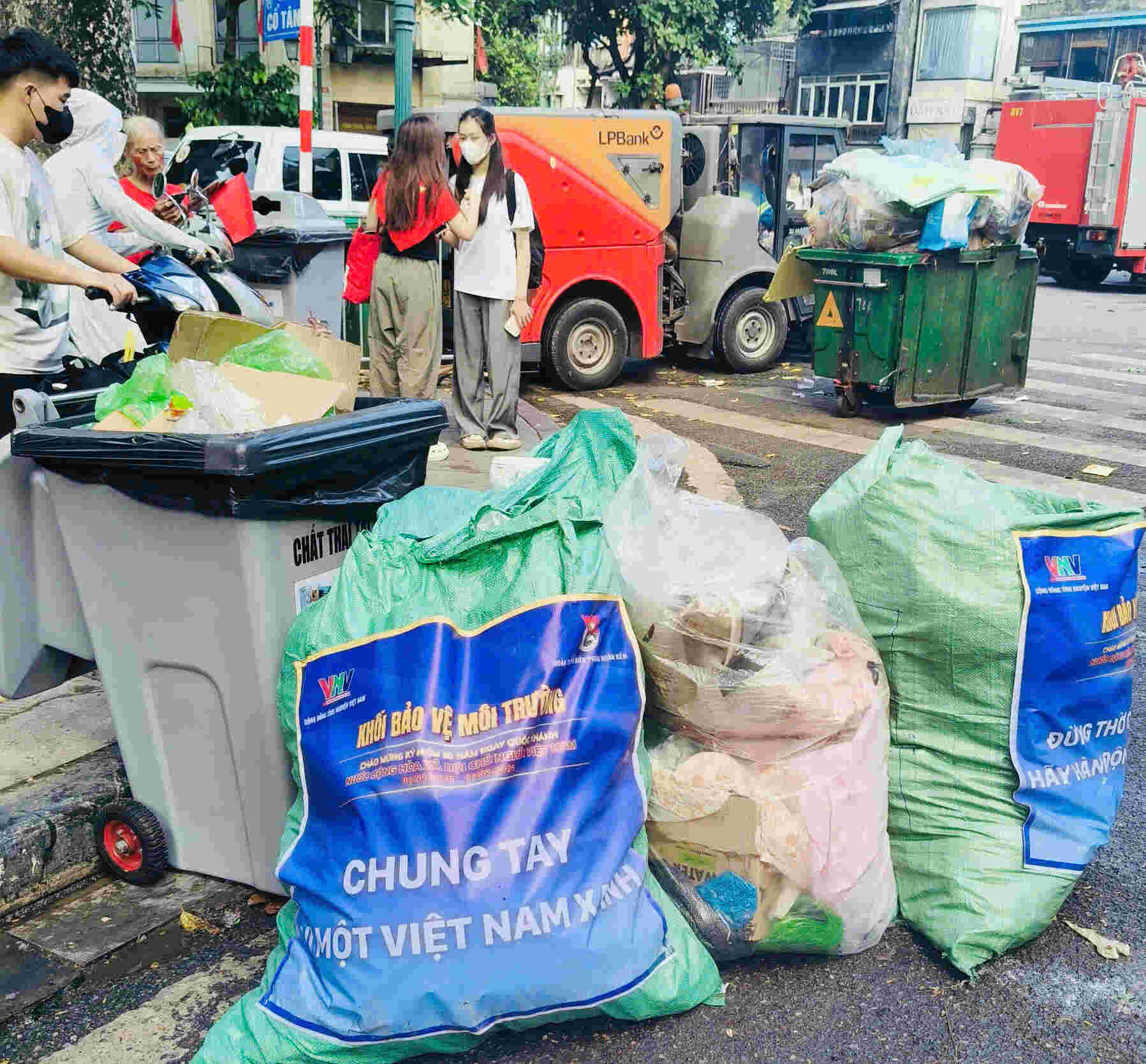 Nhieu bao tai rac duoc phan loai, giup de dang tai che.