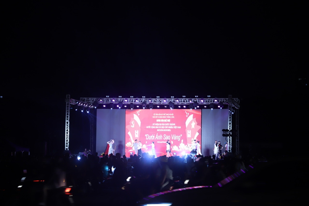 San khau chuong trinh Duoi anh sao vang. Anh: Huyen Chi