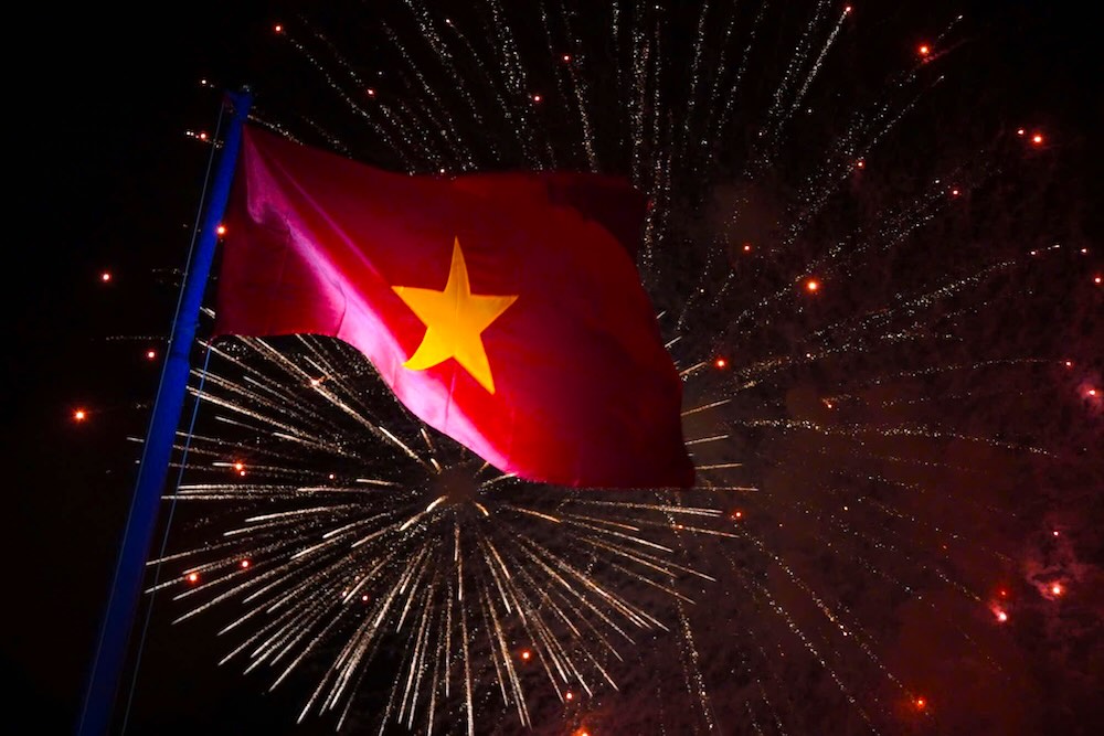 Co to quoc tung bay phap phoi