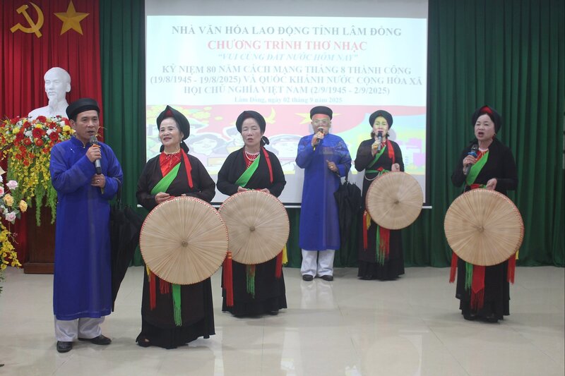 Nha Van hoa Lao dong tinh to chuc nhieu hoat dong thiet thuc chao mung ky niem 80 nam Cach mang Thang Tam thanh cong va Quoc khanh (2.9). Anh: Do Lam