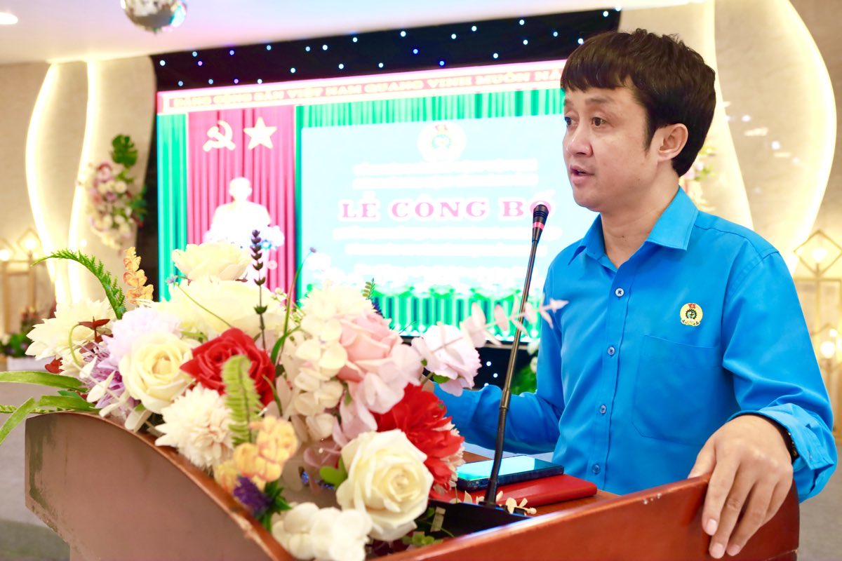 Ong Ho Cong Duong - Pho Chu tich Thuong truc Lien doan Lao dong tinh Lam Dong, phat bieu giao nhiem vu cho Ban chap hanh Cong doan co so lam thoi. Anh: Duy Tuan 