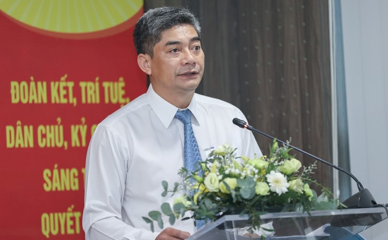 Mr. Y Vinh Tour was appointed to concurrently hold the position of Member of the Board of Directors of the Social Policy Bank. Photo: Ministry of Ethnic Minorities and Religions