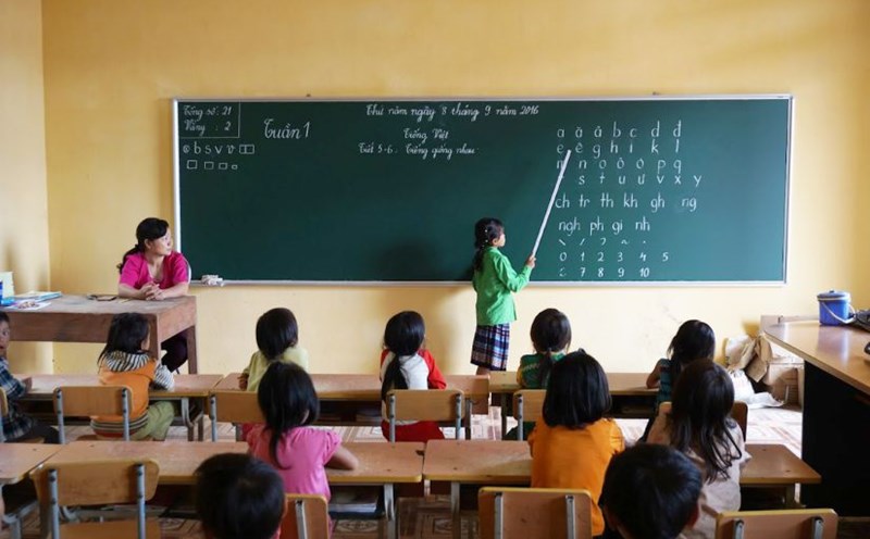 She and her students at Y Ty Primary School (Lao Cai province) during class. Photo: Hai Nguyen