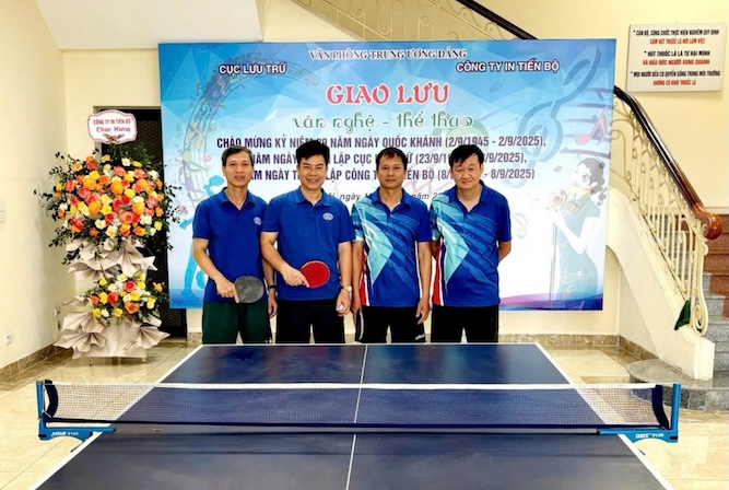 The art - sports exchange program contributes to connecting workers. Photo: Minh Khue