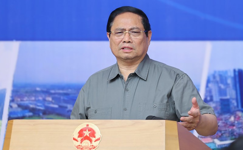Politburo member and Prime Minister Pham Minh Chinh emphasized that the situation of handing over common construction material mines to the private sector should not lead to hoarding and price increases. Photo: Nhat Bac