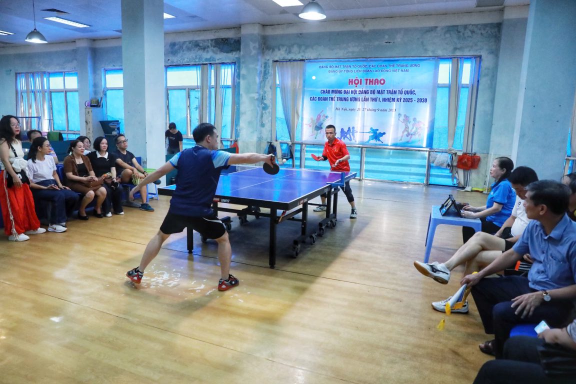 Bong ban la mot trong 3 bo mon thi dau cua hoi thao. Anh: To The