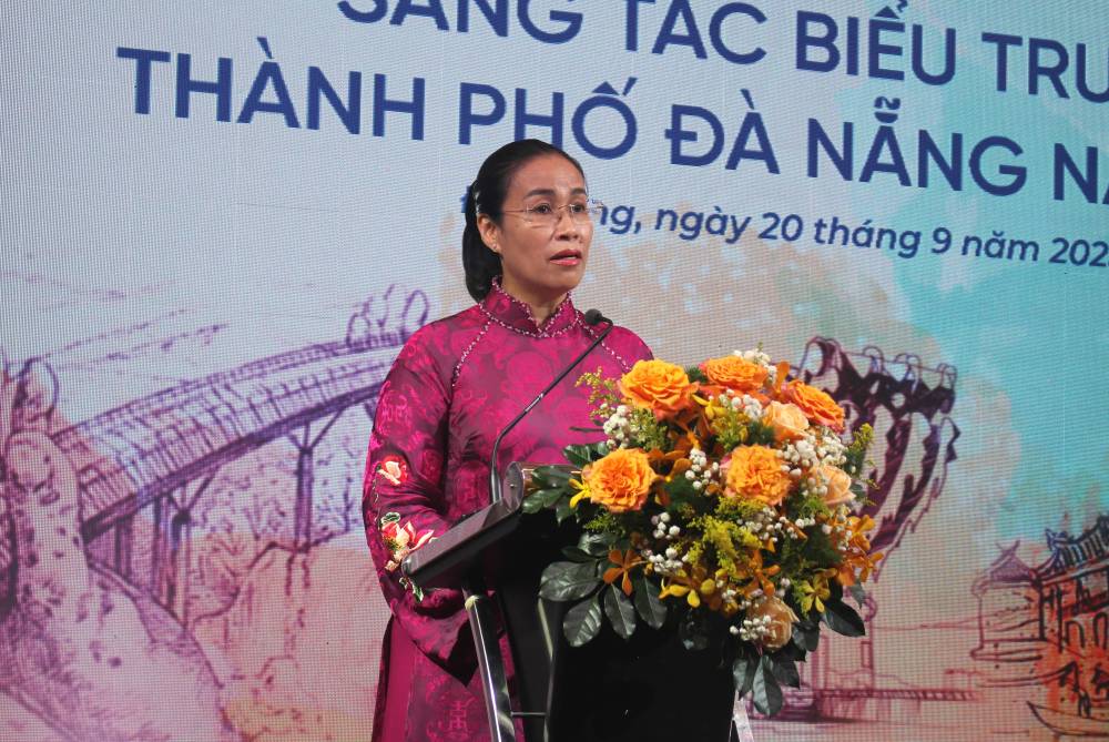 Ba Nguyen Thi Anh Thi - Pho Chu tich UBND TP Da Nang phat bieu tai buoi le. Anh: Thanh Huyen