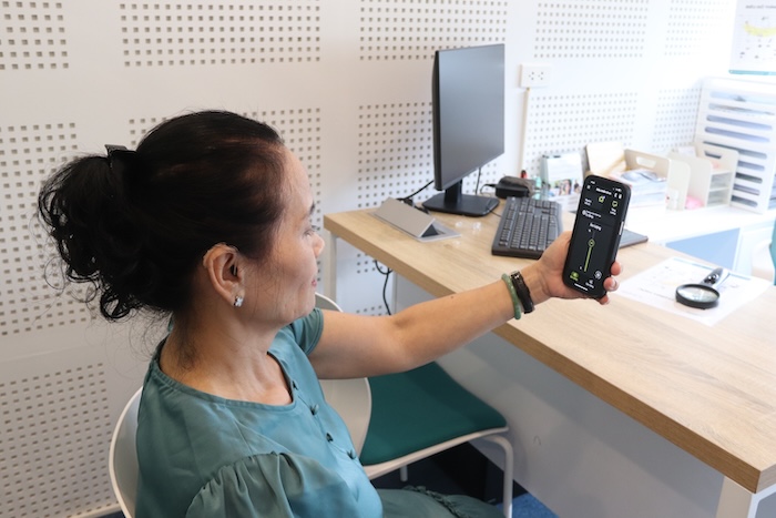 The door to technology opens the world of sound for people with hearing loss. Photo: My Linh