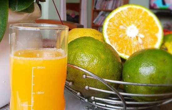 1/2 cup orange juice is recommended for people with hypoglycemia. Photo: Trinh Hang