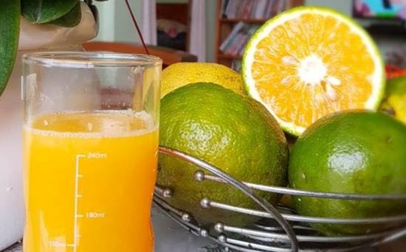 1/2 cup orange juice is recommended for people with hypoglycemia. Photo: Trinh Hang