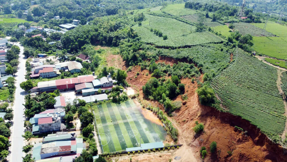 Declaring a natural disaster emergency in An Tuong ward. Photo: Quang Cuong