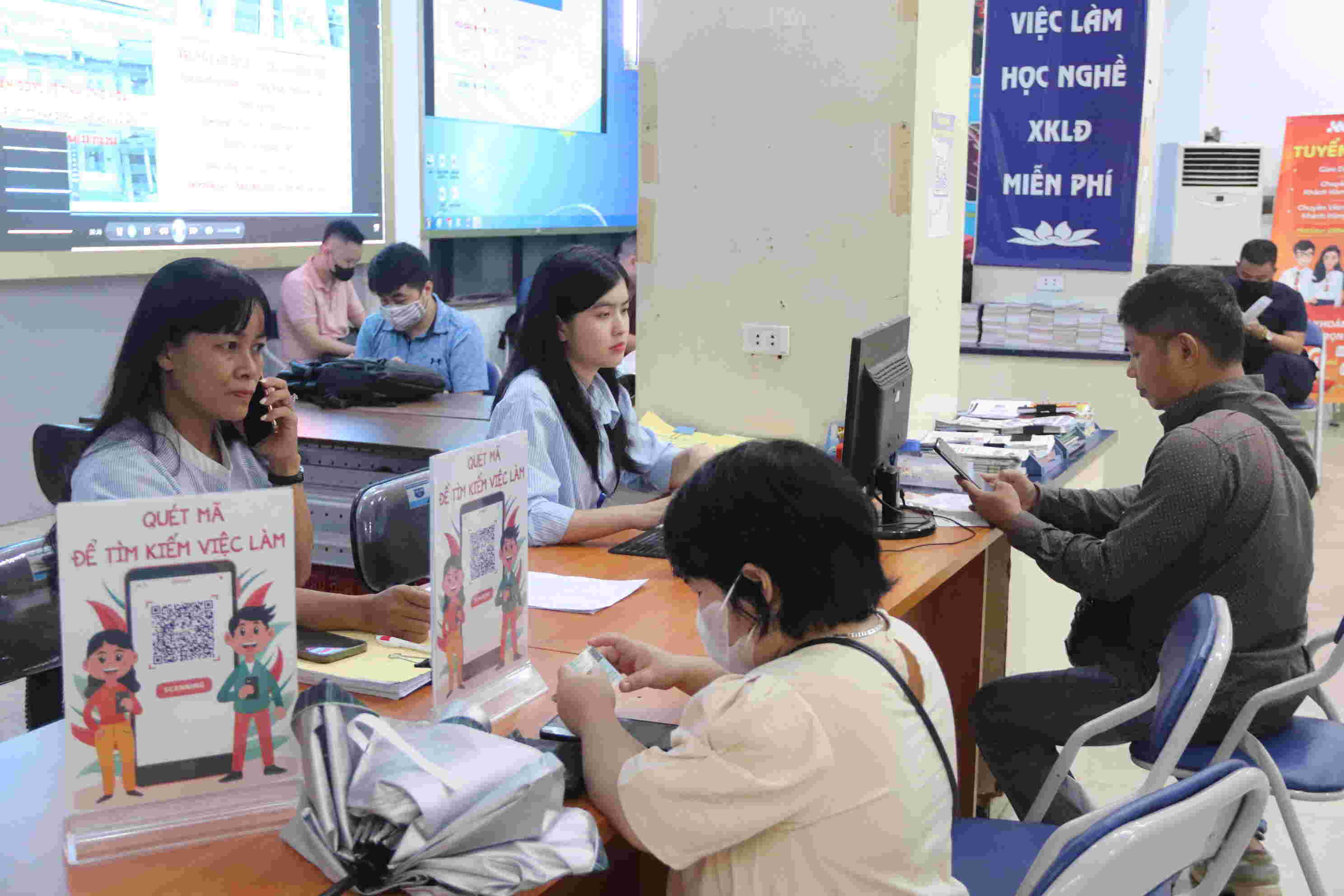 Hanoi job market opens up opportunities for unemployed workers
