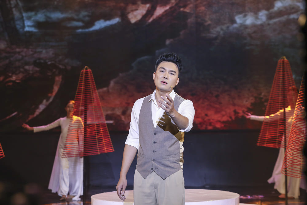 MC Quoc Tri 