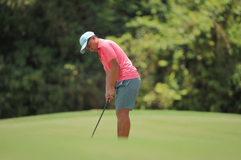 Nguyen Tuan Anh played well at the golf tournament in Thailand. Photo: VGA