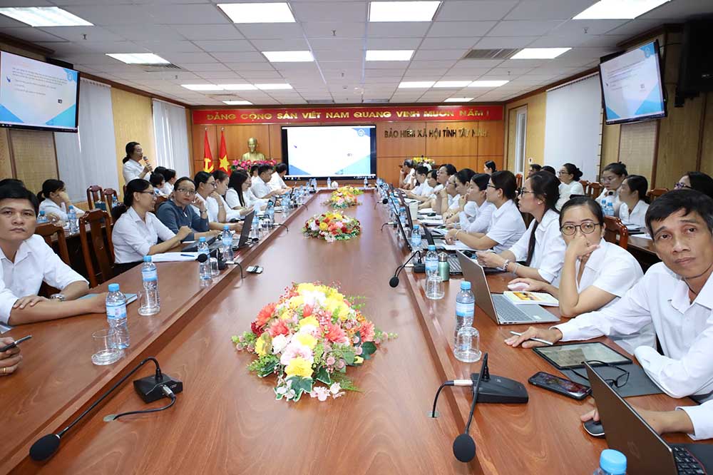 Scene of the training conference on the implementation of the Social Insurance Law organized by Tay Ninh Social Insurance. Photo: Tay Ninh Social Insurance