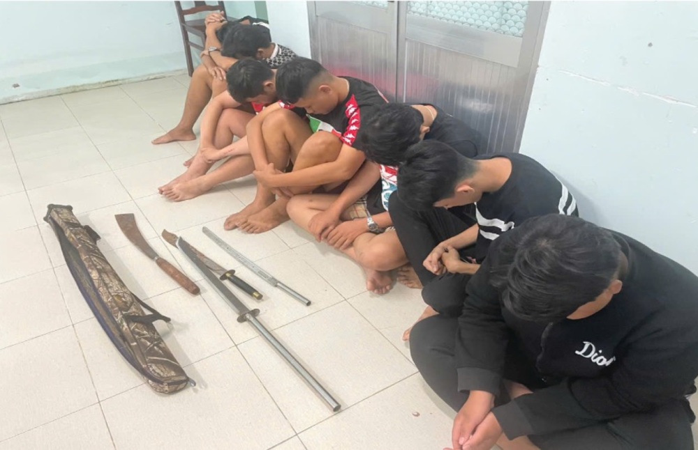 Subjects and weapons seized. Photo: Provided by the police