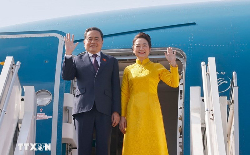farewell ceremony for Politburo member and National Assembly Chairman Tran Thanh Man and his wife at Bunga Raya Complex International Airport, Kuala Lumpur. Photo: VNA