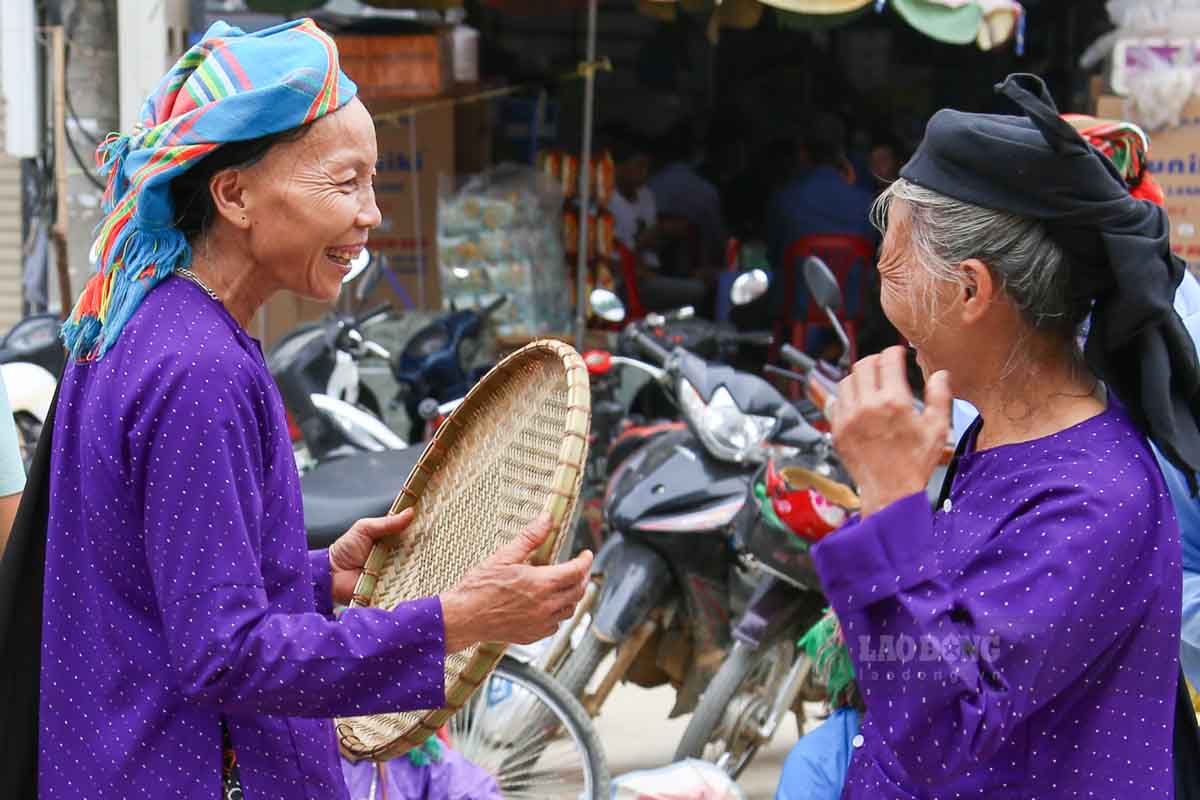 Khong chi la noi mua ban, cho con la khong gian giao luu van hoa.