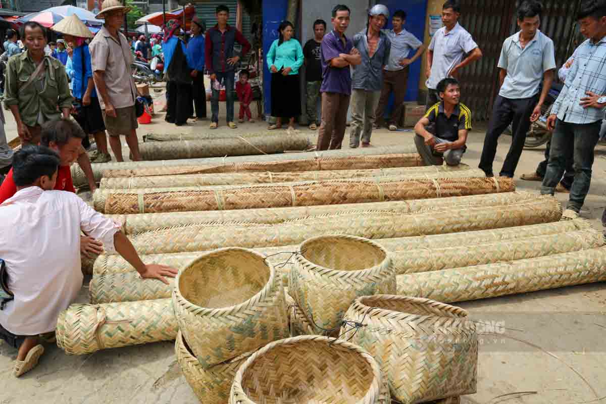 Nhung san pham dan lat khong the thieu trong moi buoi cho phien.