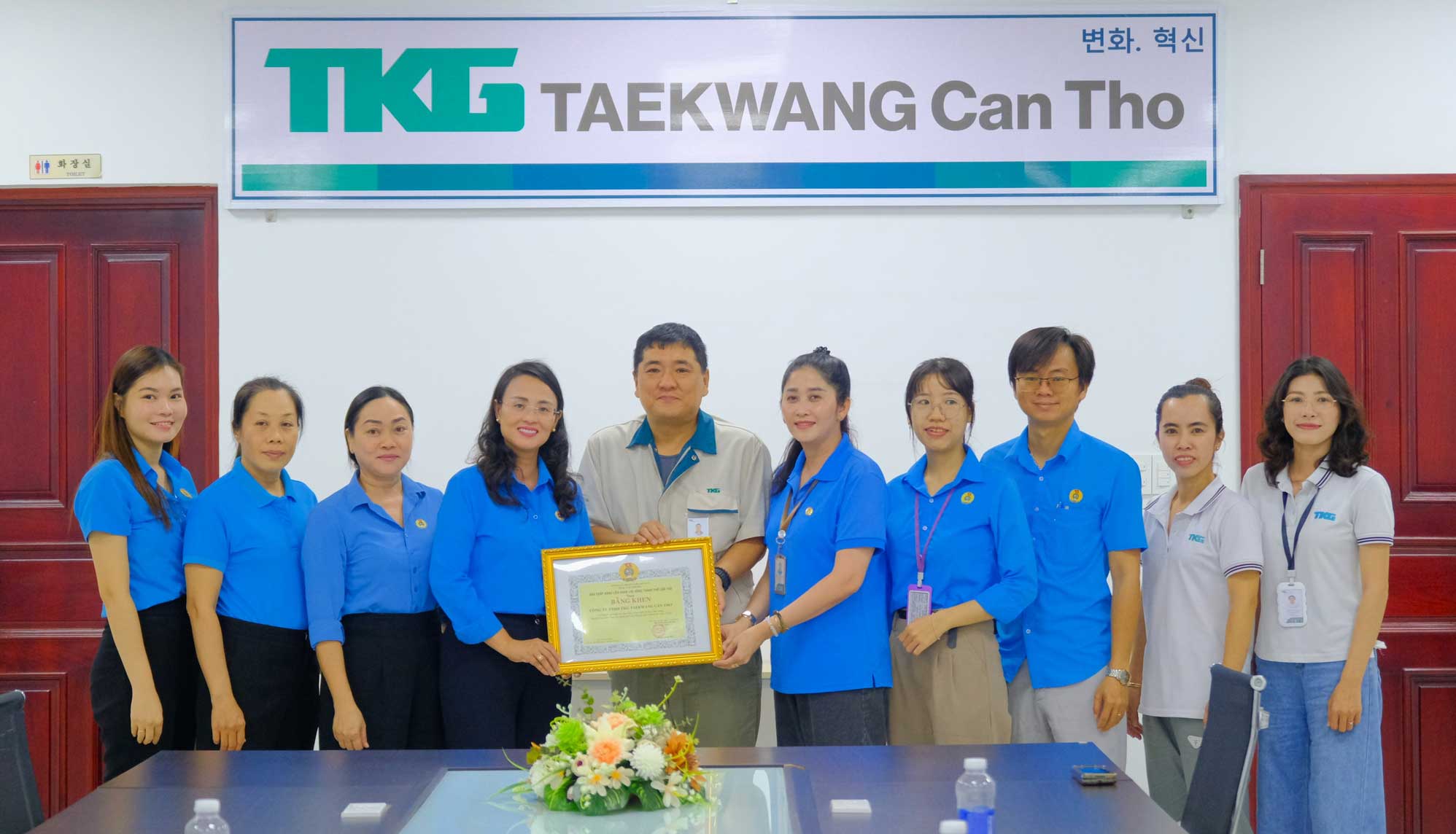 Tang Bang khen cua
