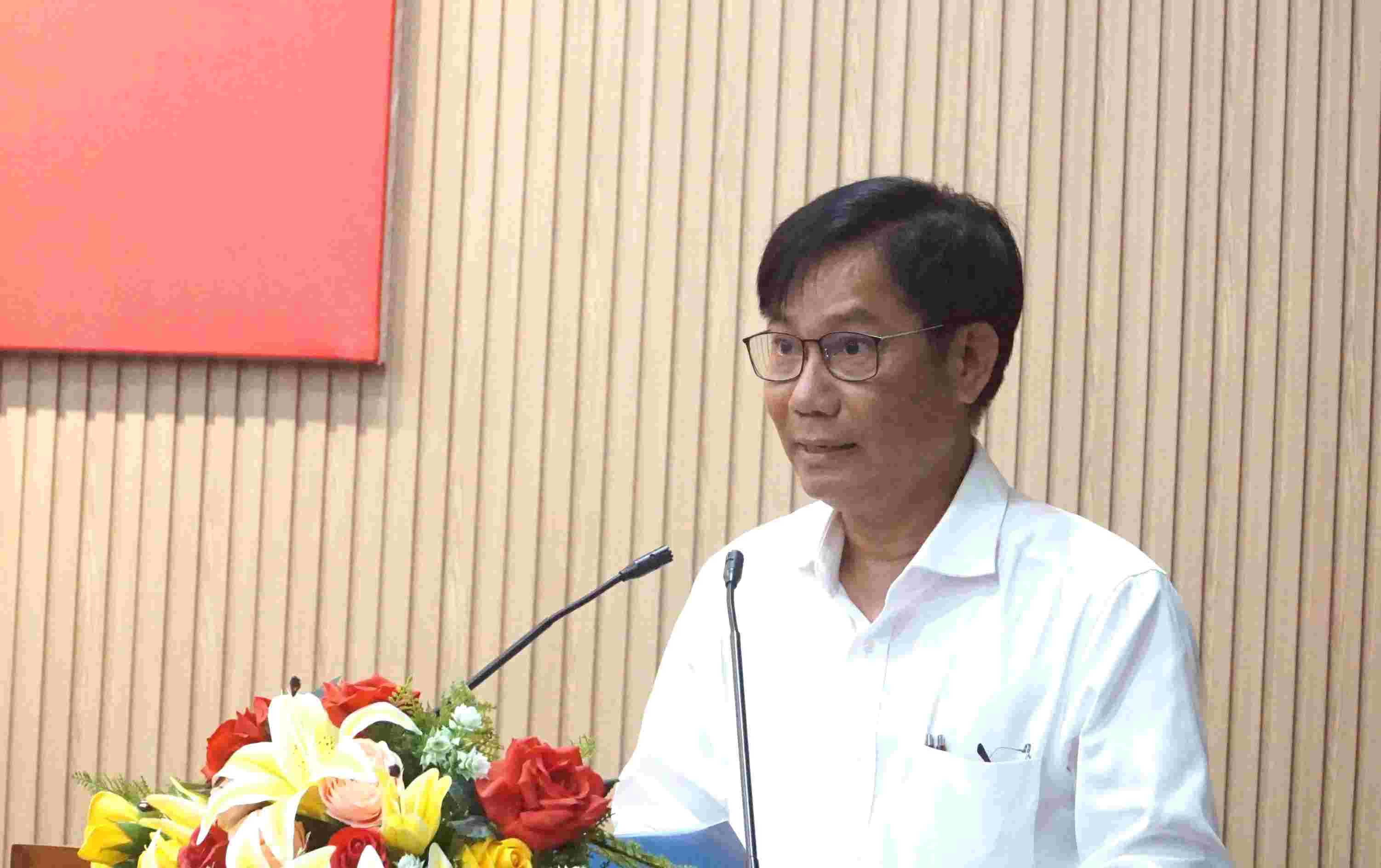 Ong Do Van Su, Chu tich UBND Song Doc, tinh Ca Mau bao cao vu viec. Anh: Nhat Ho