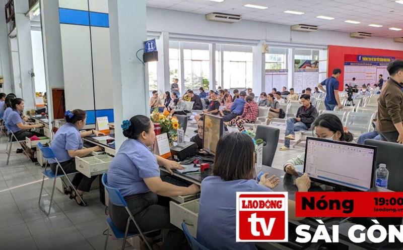 Hot Saigon: On the first day of opening for sale, people lined up to buy train tickets for Binh Ngo 2026 Tet