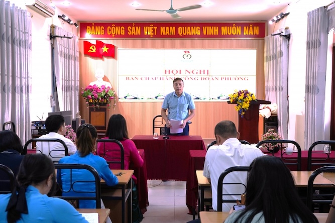 The first meeting of the Executive Committee of the Son Tay Ward Trade Union. Photo: Dinh Luyen