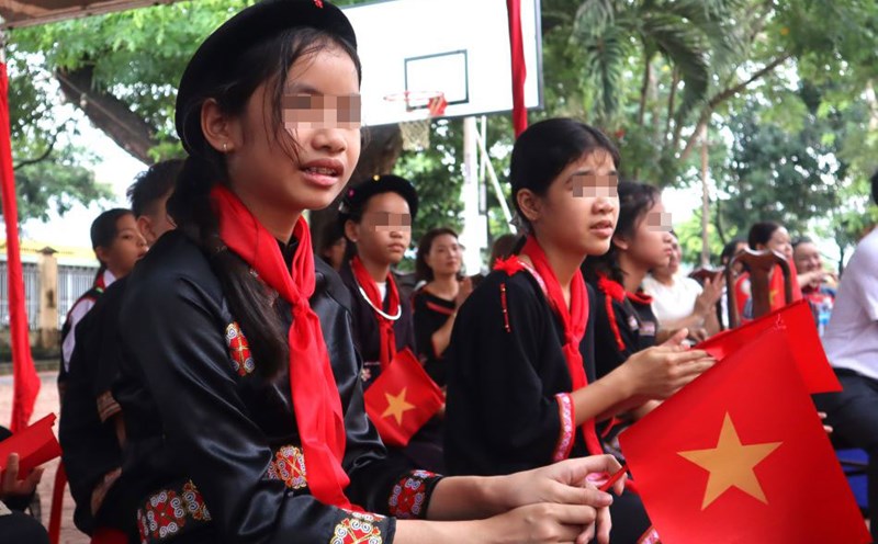 Dak Lak thoroughly implemented the fees collected at the beginning of the school year, reducing the burden on parents. Photo: Thanh Quynh
