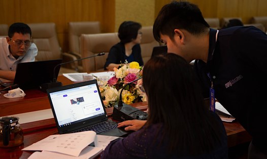 Công đoàn Ngân hàng Việt Nam là đơn vị tích cực triển khai "Bình dân học vụ số" thông qua tổ chức các lớp đào tạo về AI. Ảnh: Minh Hưng