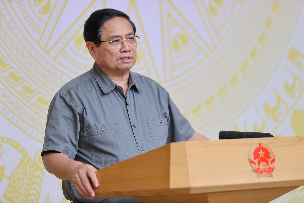 간부 정치국 위원인 Pham Minh Chinh 총리는 간부 계층화 간부 권한 강화 2단계 지방 정부 운영 절차 축소를 검토할 것을 요청했습니다. 사진: Nhat Bac