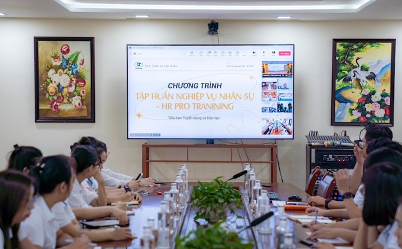 HR Pro-Training personnel training program organized by Vietnam Textile and Garment Group. Photo: Thu Thuy