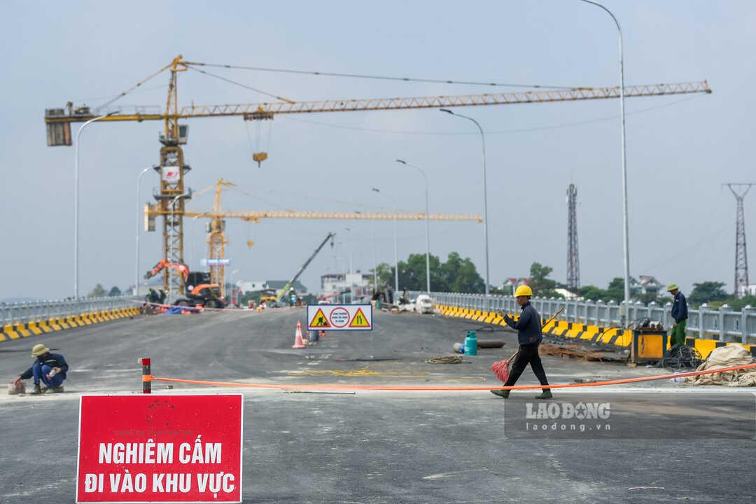 新しいフォンチャウ橋が間もなく開通します。写真:Trong Tung.