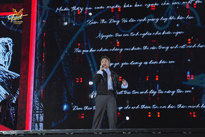Phan Manh Quynh tren san khau V Fest. Anh: Ban to chuc