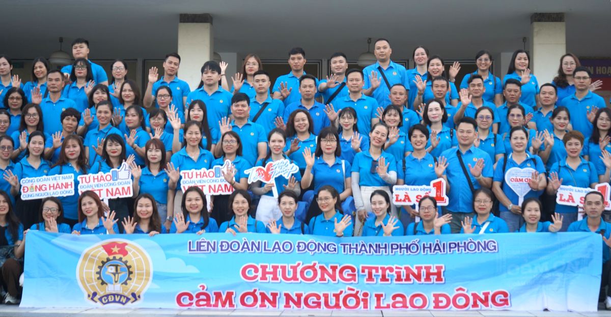 Union members from Eastern Hai Phong participate in the Thank You journey. Photo: Mai Dung