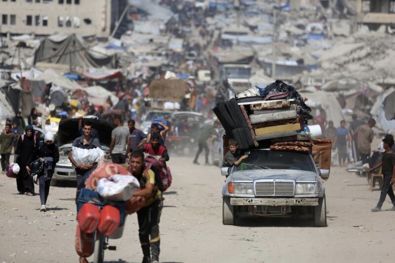 Người dân thành phố Gaza di tản. Ảnh: Xinhua