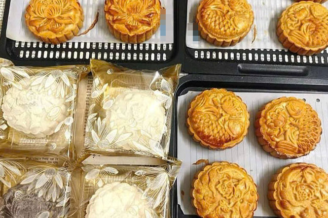 Banh Trung thu maison fait vendu a Ho Chi Minh-Ville. Photo : Ha May