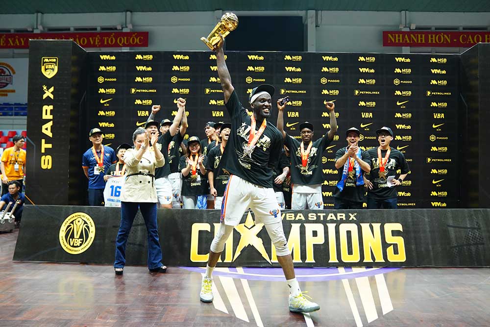 Tamyrik Fields an mung danh hieu Finals MVP va vo dich VBA STAR X. Anh: VBA