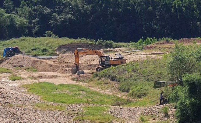 3 lần đối thoại không thành, người dân dựng lán phản đối khai thác cát