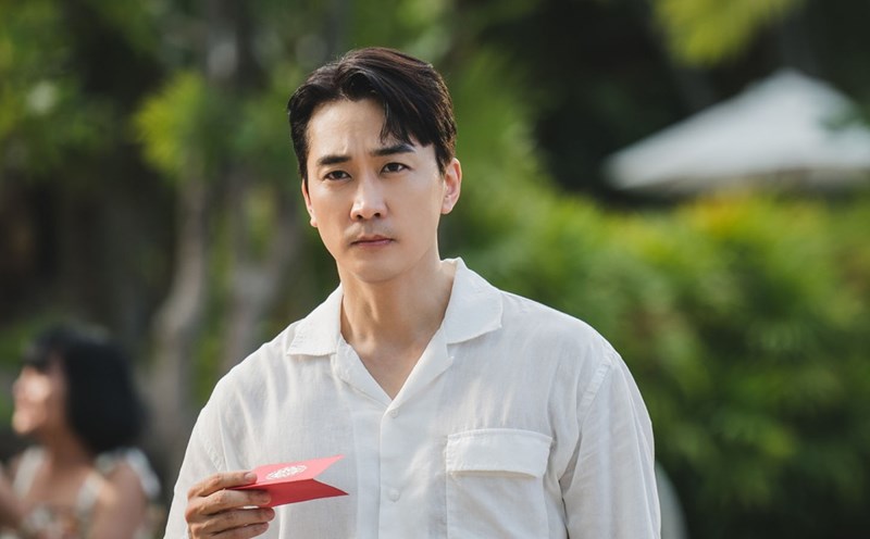 Song Seung Hun in the movie "The Superstitious Players". Photo: VieON