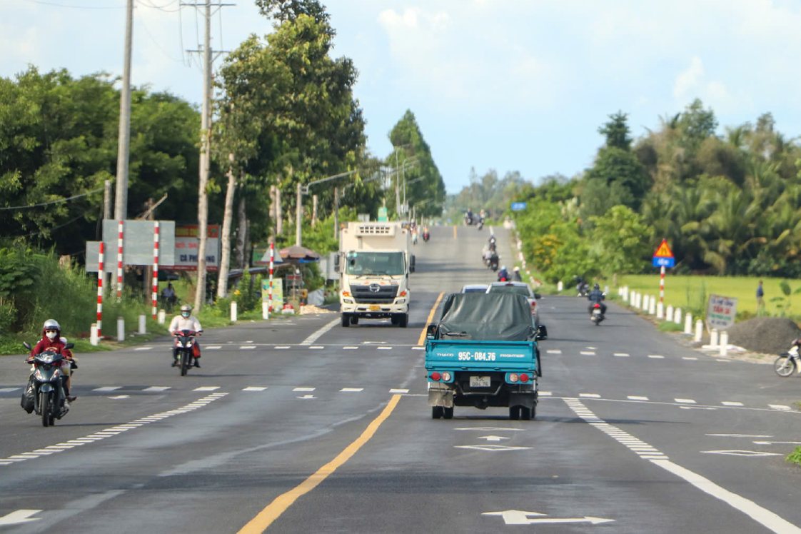 Quoc lo 61C qua tinh Hau Giang (nay la TP Can Tho). Anh: Ta Quang