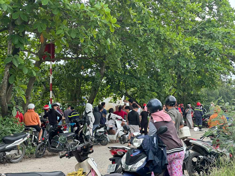 The scene where the authorities found the body of a male student missing while fishing. Photo: Dong Hoang
