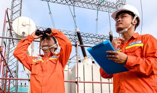 Cán bộ, nhân viên Tổng công ty truyền tải điện Quốc gia sẽ thi đua "Cả nước thi đua đổi mới sáng tạo và chuyển đổi số” và “Bình dân học vụ số”. Ảnh: Xuân Tiến