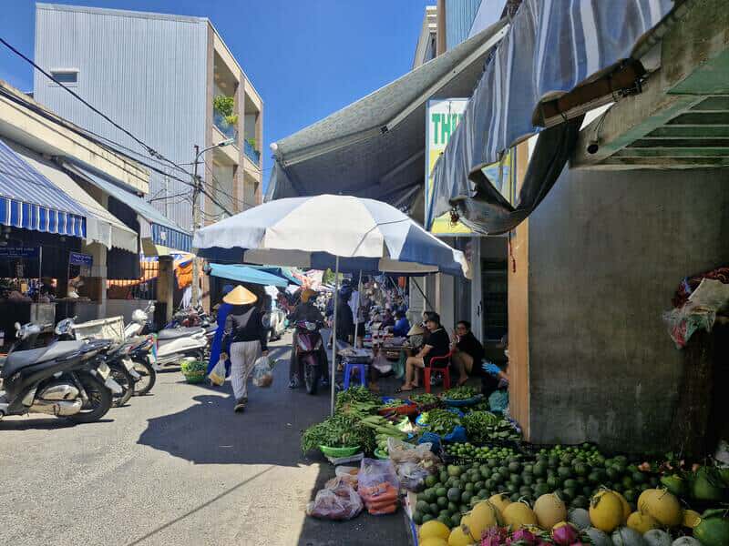 Les marches traditionnels de Da Nang perdent leur attraction. Photo: Thu Giang