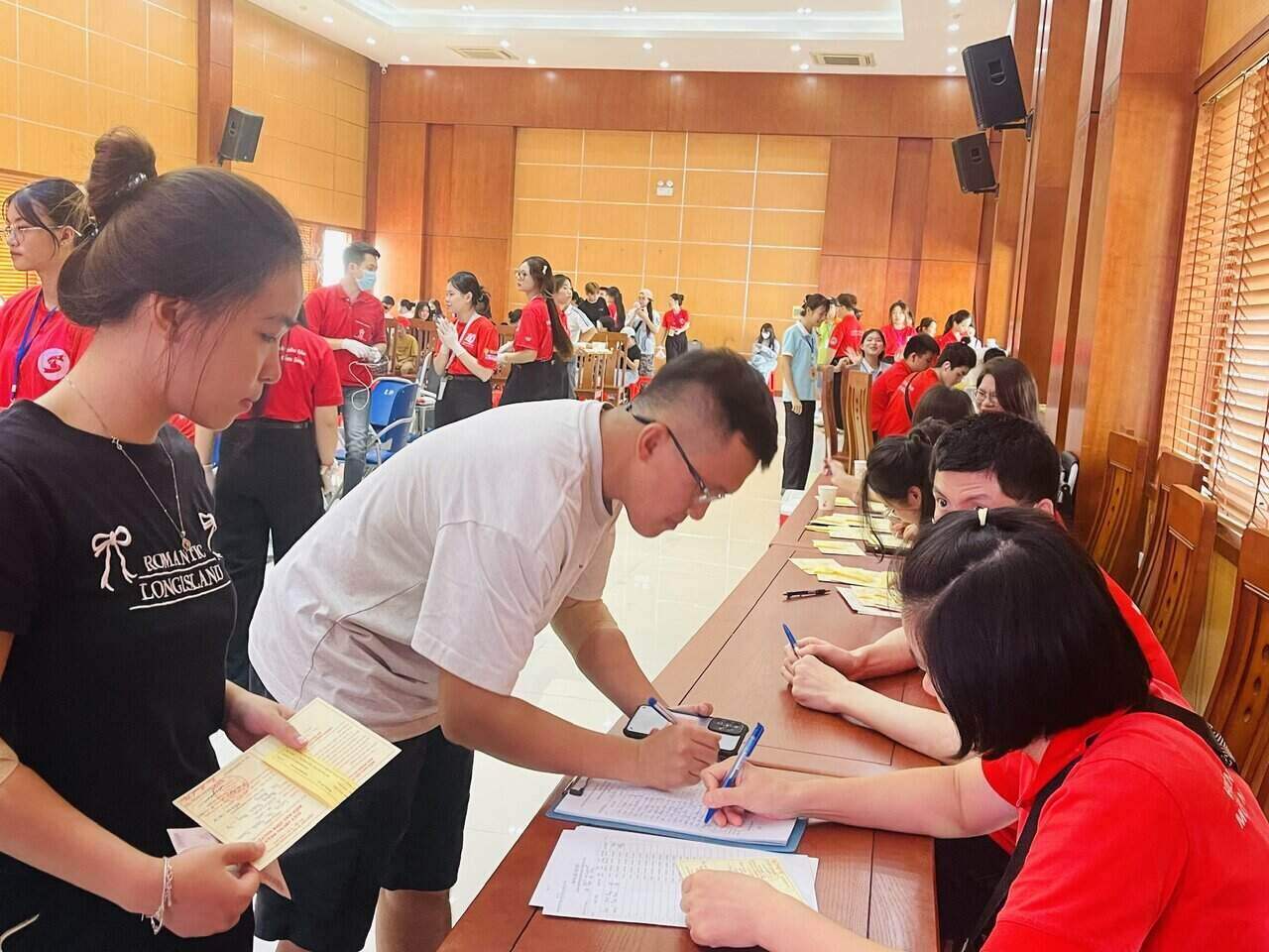 Mr. Dinh Trong Hieu in the 19th blood donation in Hai Phong. Photo: Mai Huong