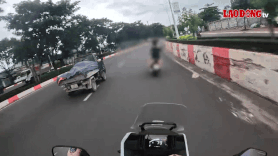 Chasing teenagers driving motorbikes without helmets, entering the car lane, running away when asked to stop the vehicle. Photo: CA