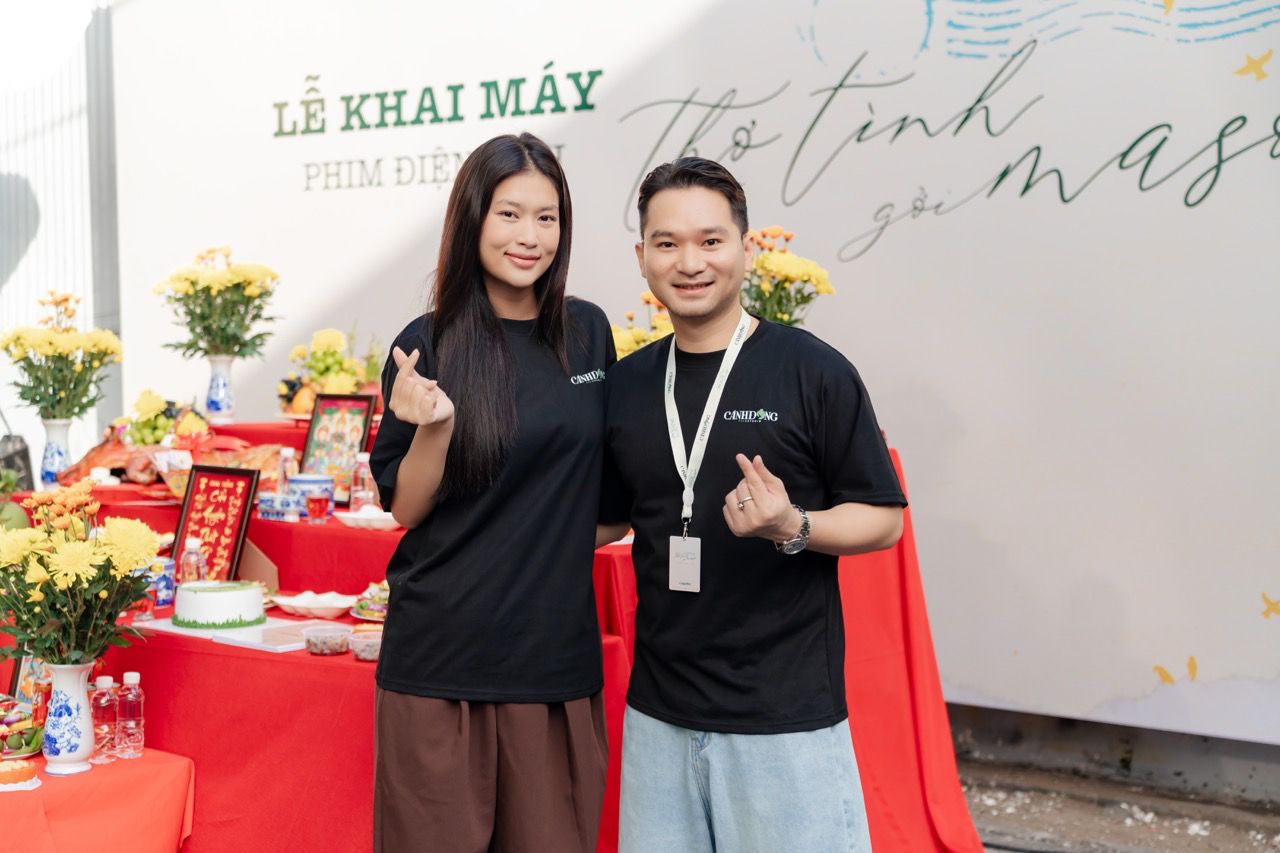 Doan Thien An (left) stars in the movie "The Love of the Sea". Photo: Film crew.