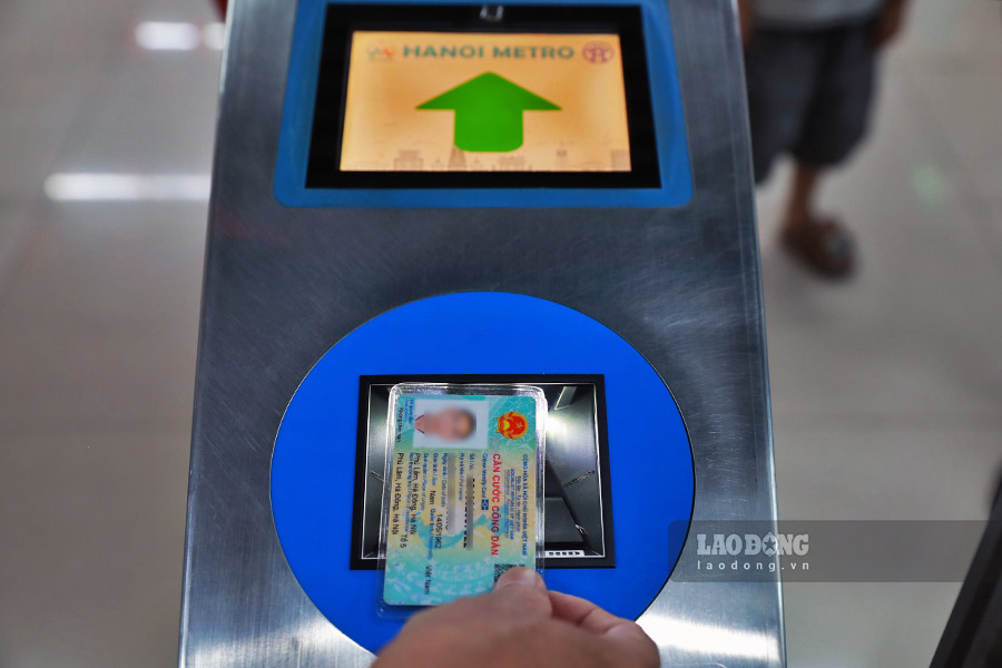하노이에서 지하철을 타려면 신분증이 필요하며 버스표는 필요 없습니다. 사진: To The